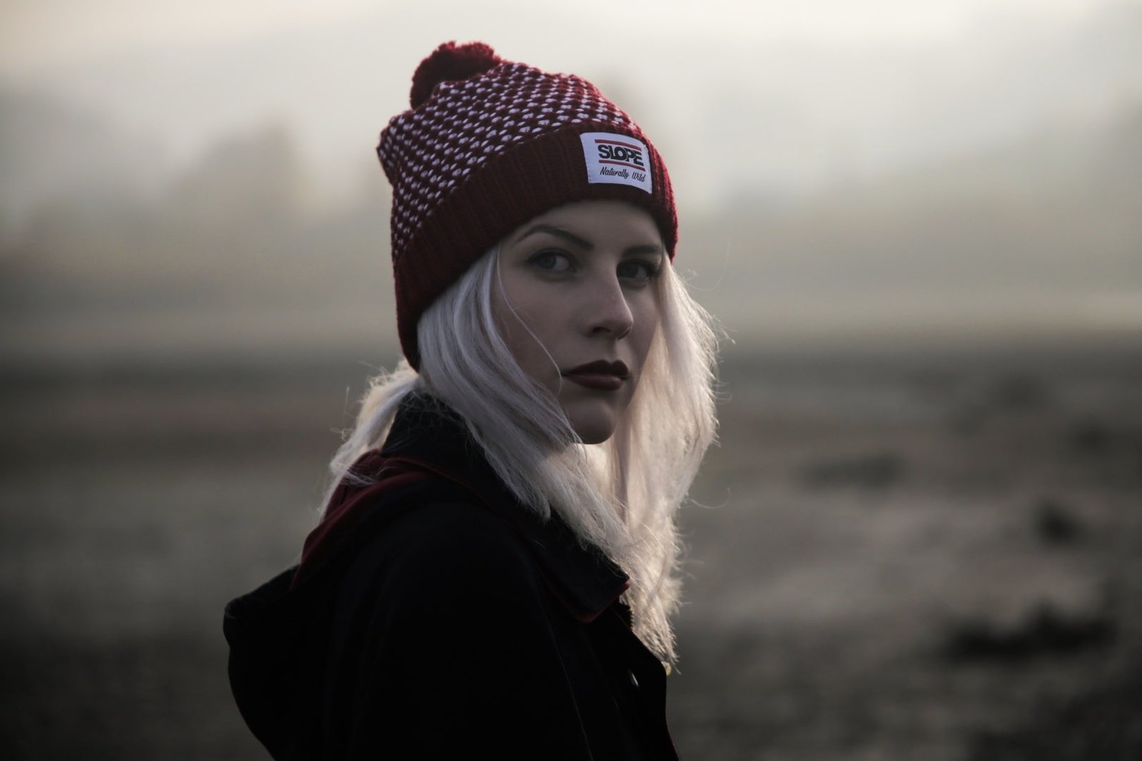 person-winter-girl-woman-white-street-488809-pxhere.com